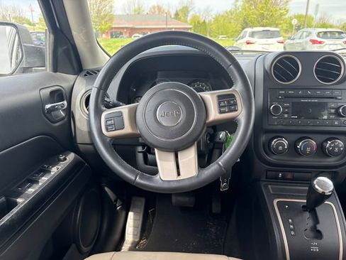 Used 2017 Jeep Patriot 75th Anniversary w/ Power Value Group AWD/4WD image 13