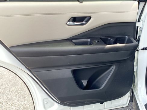 Certified 2023 Nissan Pathfinder SL w/ Black Appearance Package FWD image 24