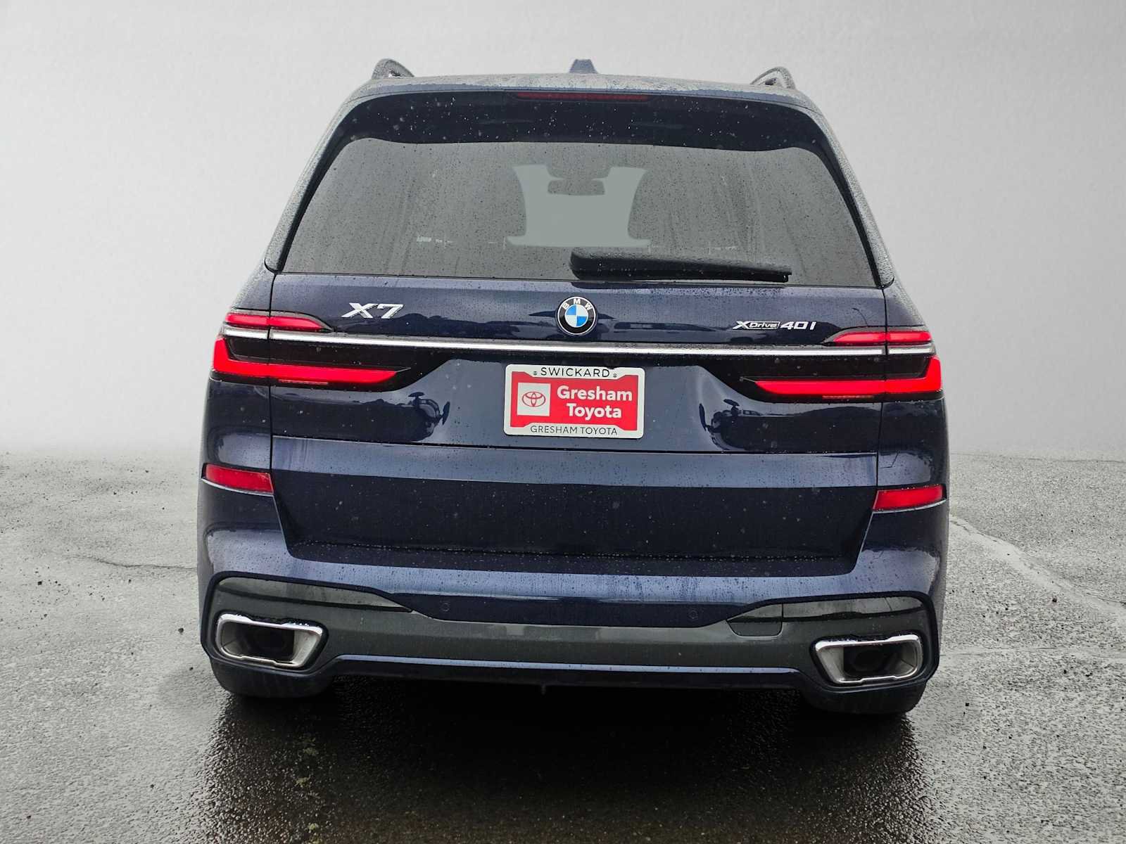 Used 2023 BMW X7 xDrive40i w/ M Sport Package AWD/4WD image 4