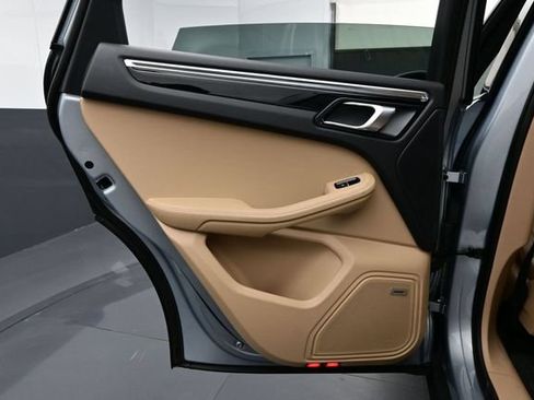 Certified 2022 Porsche Macan AWD/4WD image 13