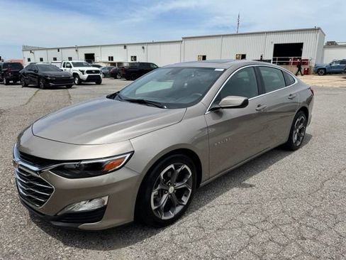 Used 2024 Chevrolet Malibu LT FWD image 3