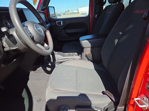 Certified 2024 Jeep Wrangler Rubicon image 5