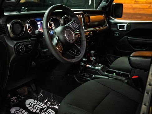 Used 2023 Jeep Gladiator Sport image 8