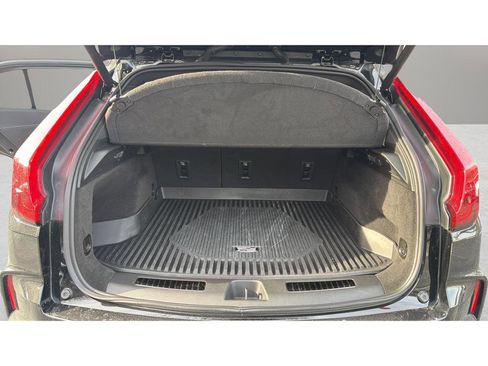 Certified 2025 Cadillac XT4 Premium Luxury w/ Cold Weather Package image 17