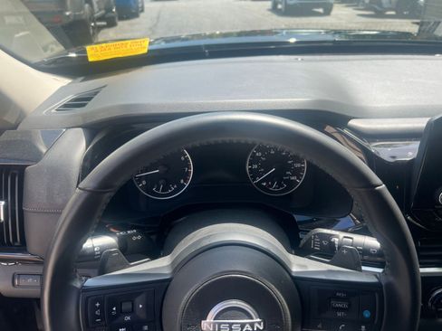 Used 2025 Nissan Pathfinder SV image 34