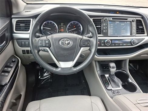 Used 2014 Toyota Highlander XLE image 28