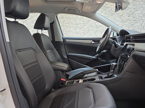 Used 2021 Volkswagen Passat 2.0T SE image 10