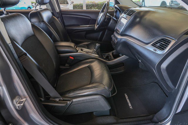 Used 2017 Dodge Journey Crossroad FWD image 30