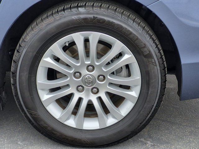 Used 2014 Toyota Sienna XLE FWD image 13