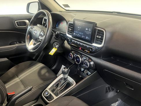 Used 2023 Hyundai Venue SEL image 13