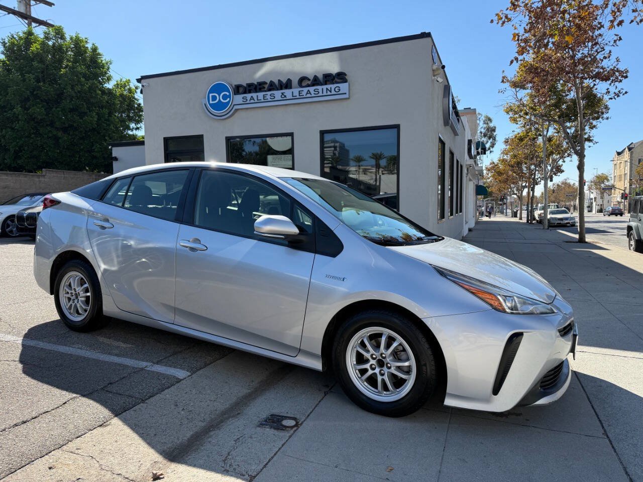 Used 2019 Toyota Prius L Eco FWD image 1