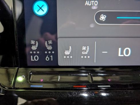 Used 2025 Volkswagen Atlas SE AWD/4WD image 22