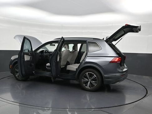 Used 2018 Volkswagen Tiguan SE w/ 18" Alloy Wheels Package FWD image 34