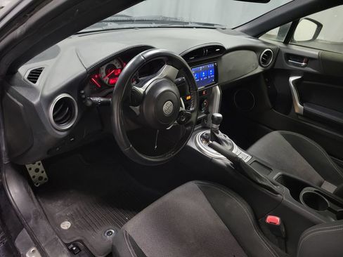 Used 2020 Toyota 86 RWD image 16
