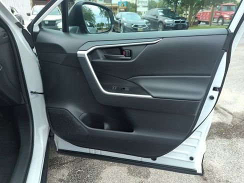 Used 2025 Toyota RAV4 LE AWD/4WD image 31