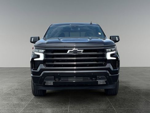 Used 2025 Chevrolet Silverado 1500 High Country w/ Midnight Edition AWD/4WD image 2