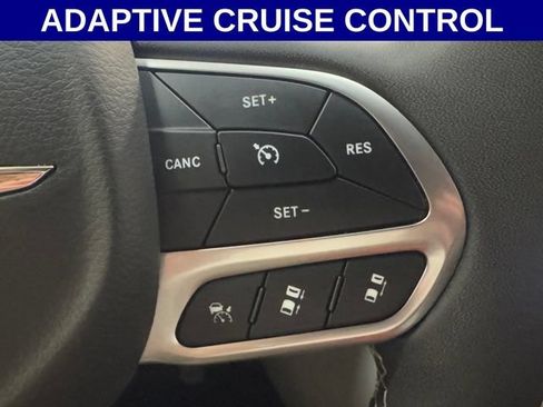 Used 2024 Chrysler Pacifica Touring-L FWD image 17