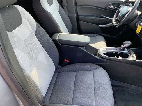 New 2024 Chevrolet Trax RS w/ Sunroof Package FWD image 25