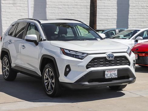 Certified 2022 Toyota RAV4 XLE Premium AWD/4WD image 3