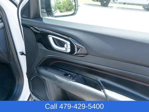 Used 2025 Jeep Compass Trailhawk AWD/4WD image 46
