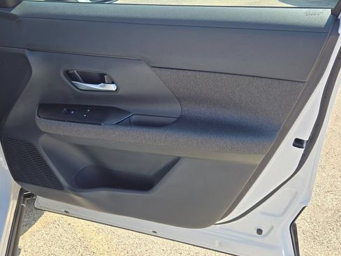 Used 2025 Nissan Kicks SV w/ SV Premium Package FWD image 7