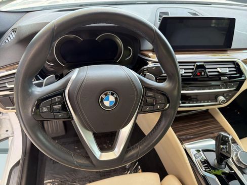 Used 2019 BMW 530i w/ Convenience Package RWD image 23