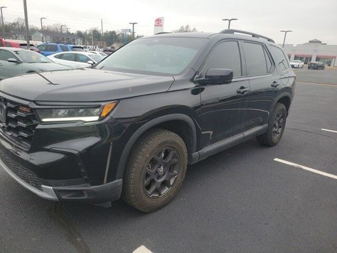 Used 2024 Honda Pilot TrailSport image 3