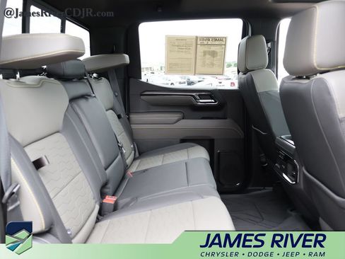 Used 2023 Chevrolet Silverado 1500 ZR2 w/ Technology Package AWD/4WD image 12