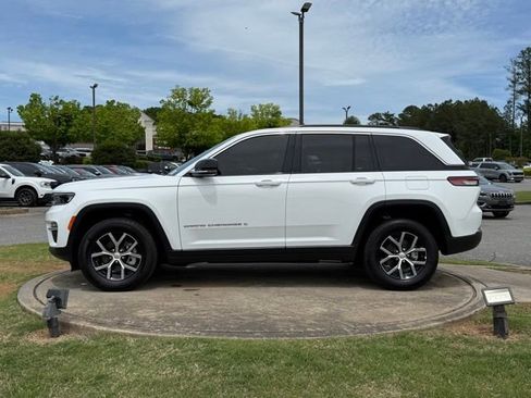 Used 2024 Jeep Grand Cherokee Limited RWD image 3
