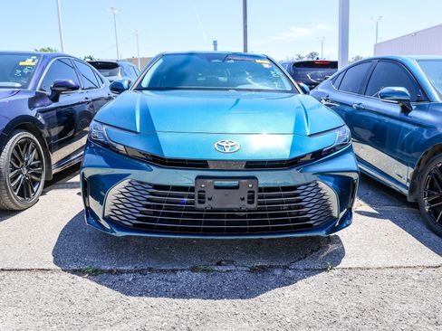 Used 2025 Toyota Camry XLE image 4
