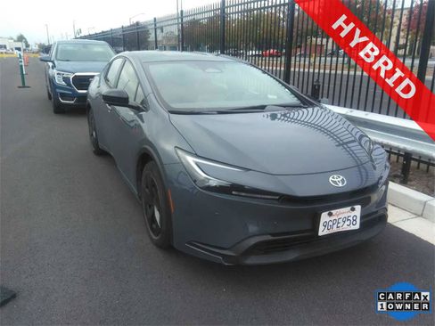 Used 2023 Toyota Prius LE image 1