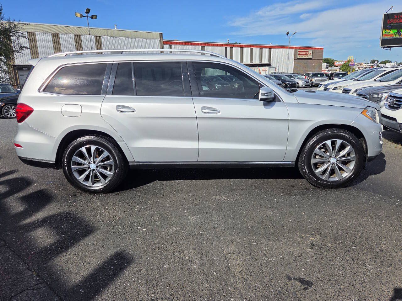 Used 2014 Mercedes-Benz GL 350 BlueTEC 4MATIC image 4