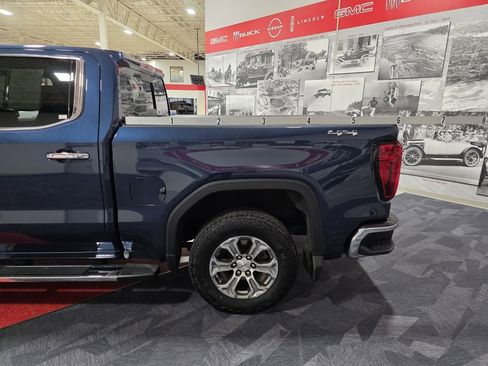 Used 2022 GMC Sierra 1500 SLT w/ SLT Convenience Package image 8
