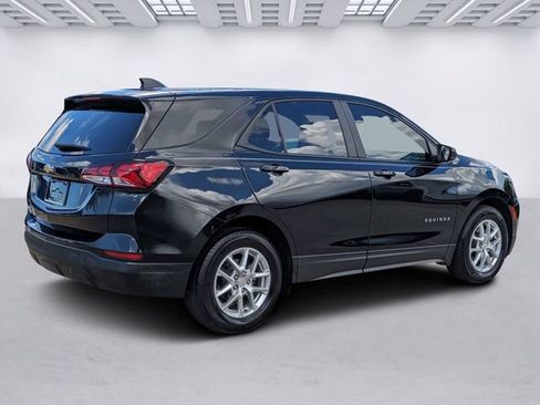 Used 2024 Chevrolet Equinox LS w/ LS Convenience Package FWD image 4