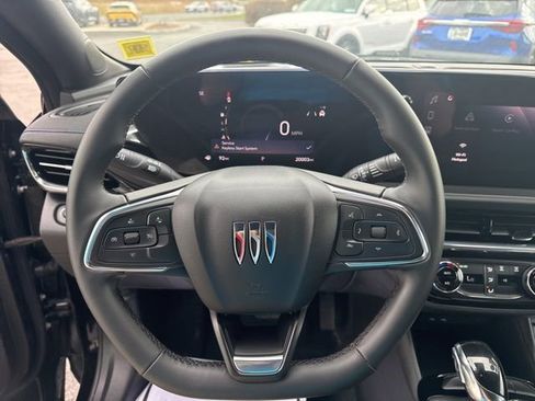 Used 2025 Buick Envista Sport Touring image 10