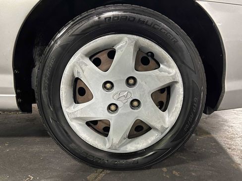 Used 2005 Hyundai Elantra GLS FWD image 9
