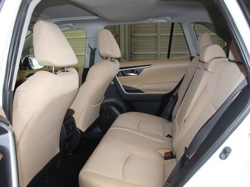 Used 2019 Toyota RAV4 XLE FWD image 18