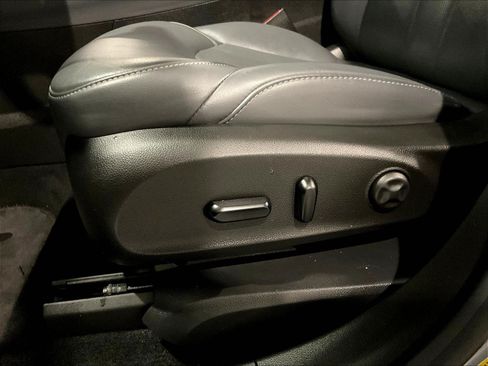 Used 2020 Buick Envision Essence FWD image 36