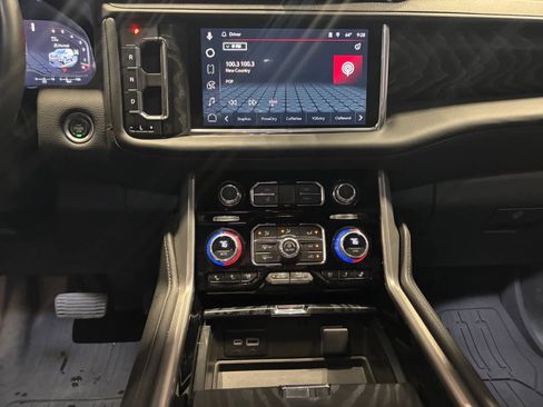 Used 2023 GMC Yukon Denali image 12