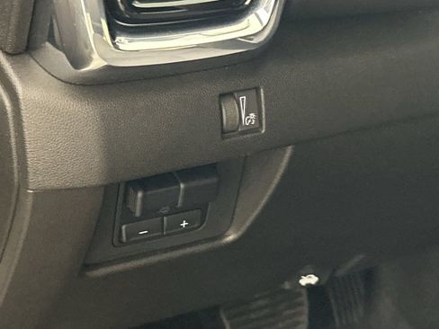 Used 2024 GMC Canyon Elevation w/ Convenience Package RWD image 12