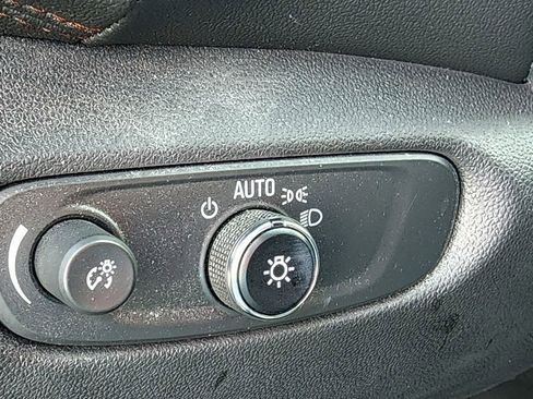 Used 2023 Chevrolet Blazer Premier image 29