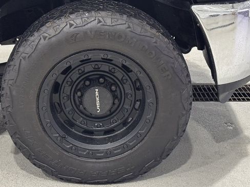 Used 2018 RAM 2500 Tradesman w/ Chrome Appearance Group image 9