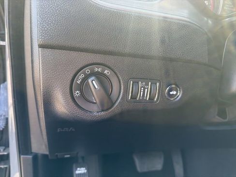Used 2023 Dodge Charger SXT RWD image 19