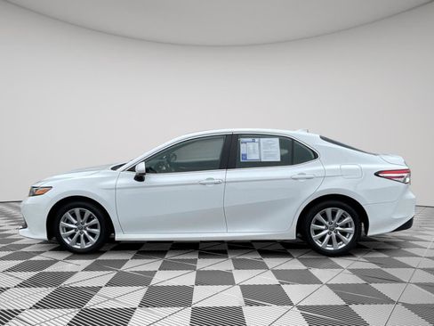 Used 2020 Toyota Camry LE image 4