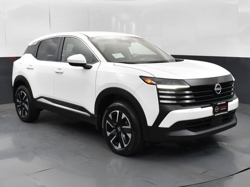 New 2025 Nissan Kicks SV image 1