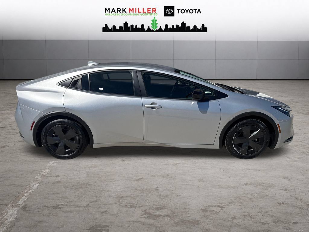 Certified 2025 Toyota Prius LE FWD image 7