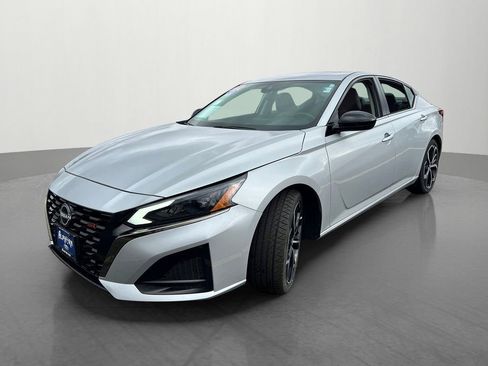 Used 2024 Nissan Altima 2.5 SR FWD image 6