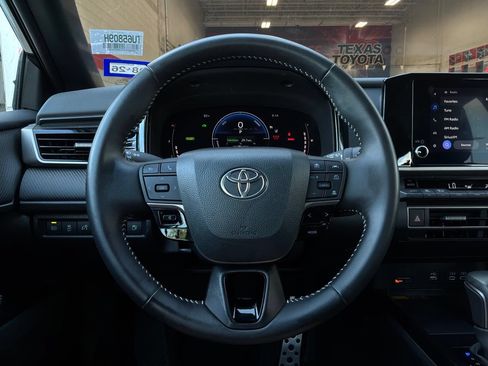 Used 2026 Toyota Camry SE FWD image 32