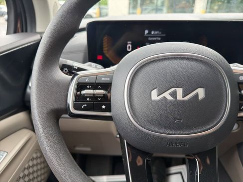 New 2025 Kia Carnival LX FWD image 28