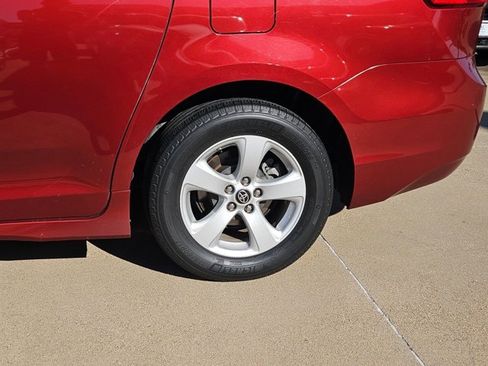 Used 2020 Toyota Sienna LE image 9